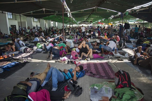 Nace la primera niña en la caravana de migrantes que se dirige hacia EEUU