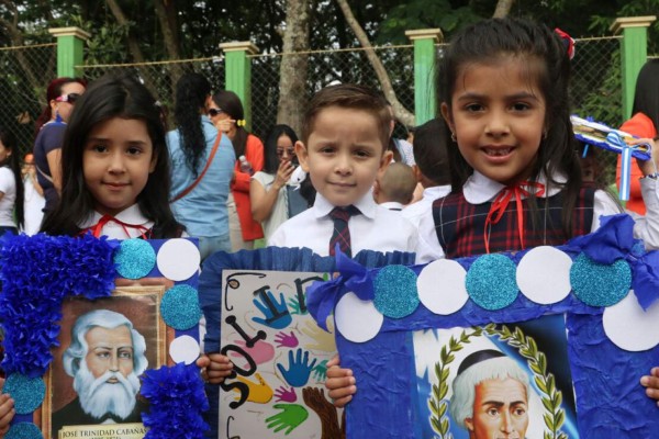 Alegría y civismo en Honduras por aniversario de la patria