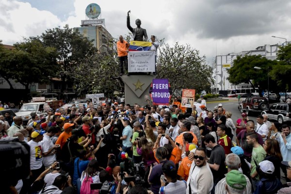 Venezolanos a las calles para pedir la renuncia de Maduro