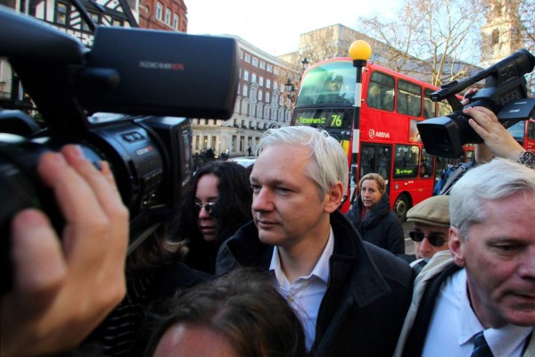 Justicia sueca mantiene la orden de detención contra Julian Assange