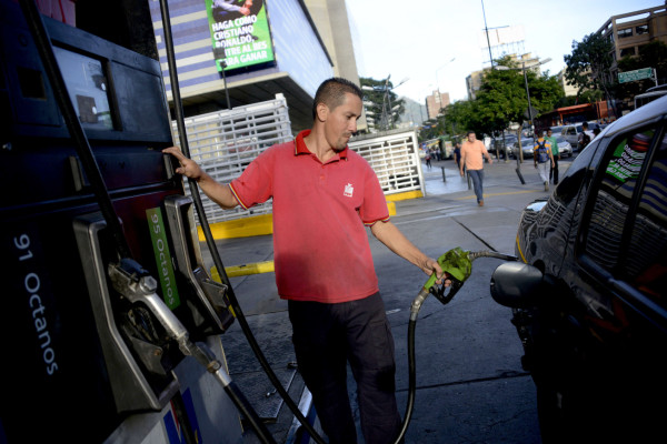 Venezolanos pagarían más por la gasolina