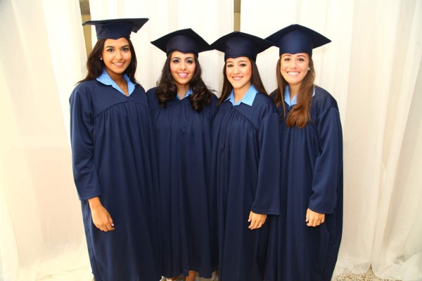 Alumnos de la Escuela Internacional Sampedrana se gradúan