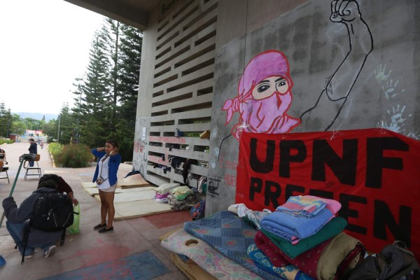 Unah suspende clases por segundo día por marcha de estudiantes