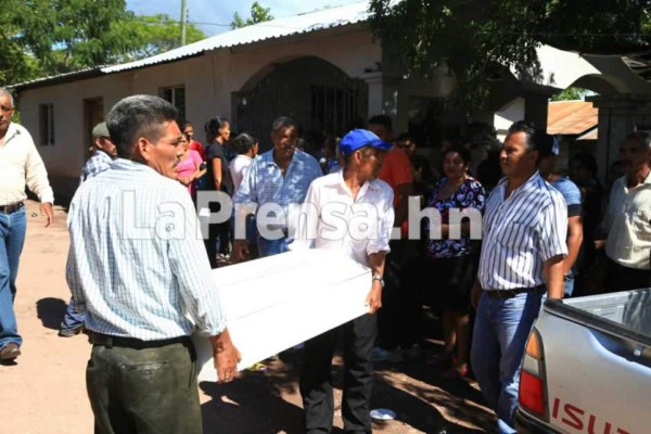 Sepultan a madre y sus dos hijos que murieron en accidente