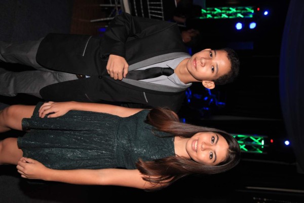 Reunión juvenil para festejar por la edad de los ensueños