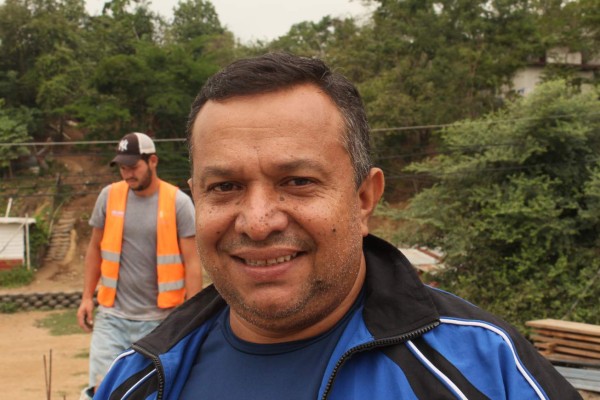 Convierten en pupitres y mesas los pinos dañados por el gorgojo