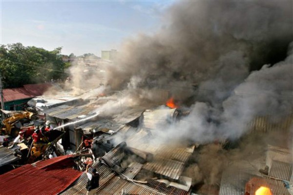 Incendio arrasa mayor centro de compras de la capital nicaragüense