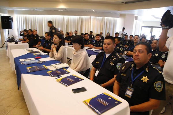 Honduras comparte experiencia de la Policía Comunitaria con CA