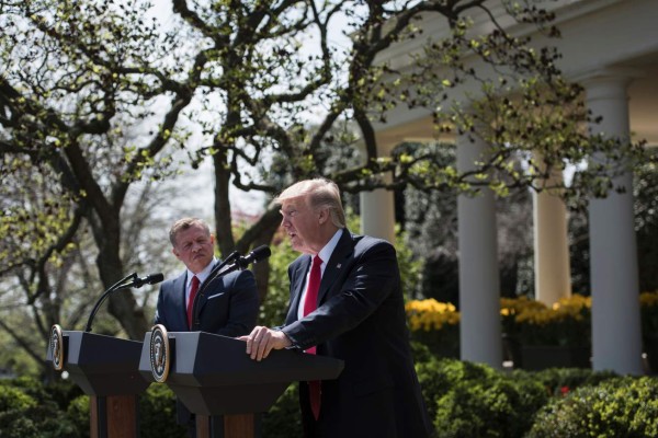 Trump promete destruir al Isis tras recibir amenazas