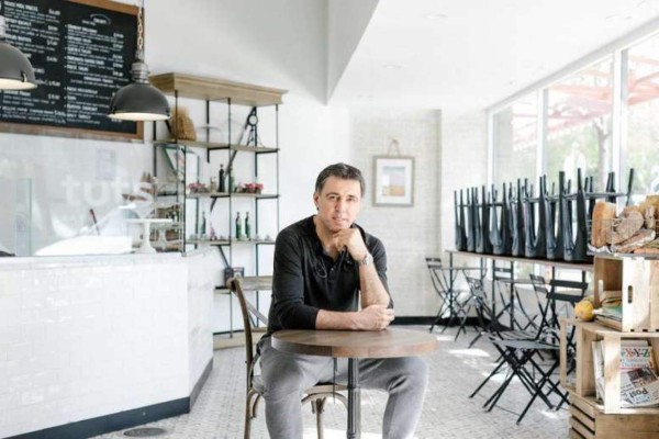 De héroe mundialista en el 2002 a vender café caliente en California