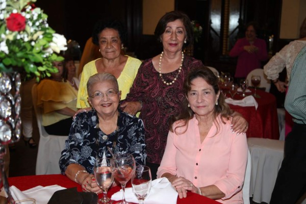 El Club Internacional de Mujeres se reúne