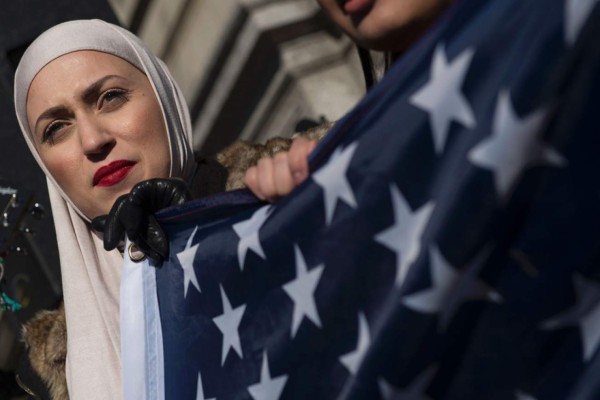 Trump culpará al sistema judicial si 'pasa algo' malo por suspender su veto