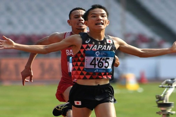 Vencedor de maratón Asiática acusado de empujar a su rival