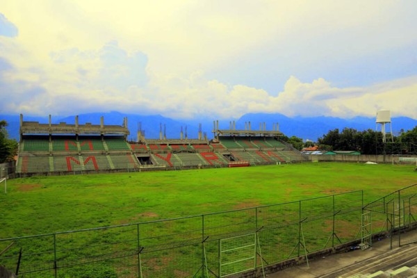 Así de descuidado está el estadio del Marathón por falta de dinero