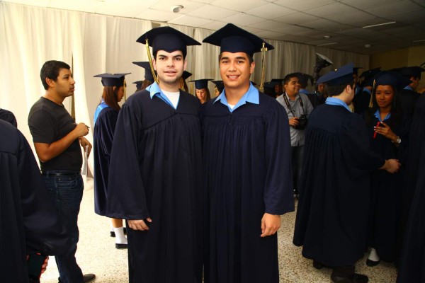 Alumnos de la Escuela Internacional Sampedrana se gradúan