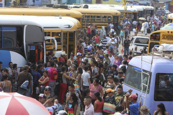 Alto flujo de pasajeros en terminal de San Pedro Sula por Semana Santa