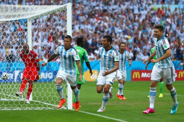 Un doblete de Messi coloca a Argentina como primera de grupo