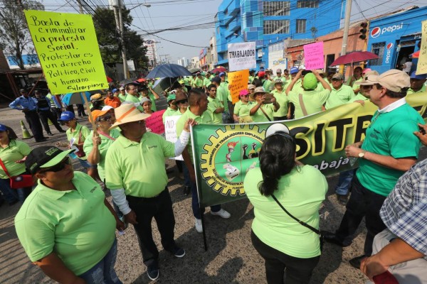 Mejores salarios demandan en el Día del Trabajador