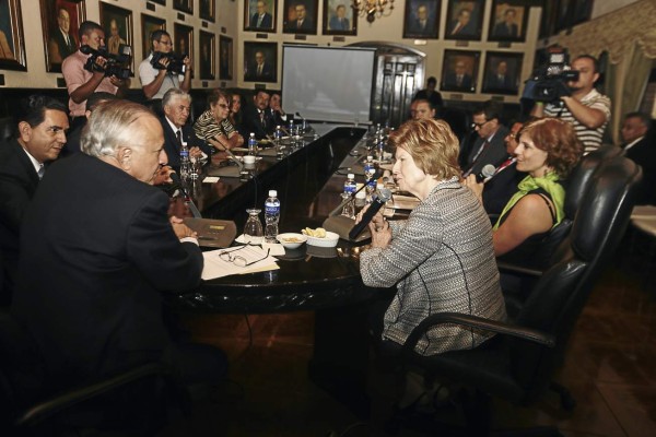 Por la tarde, Labelle fue recibida por la directiva del Congreso Nacional.