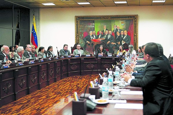 Oposición busca frenar designación de magistrados