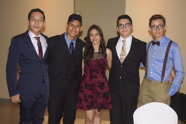 Cena de la Agape Christian Academy