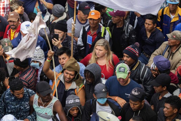 Caravana migrante organiza una manifestación en albergue de Tijuana