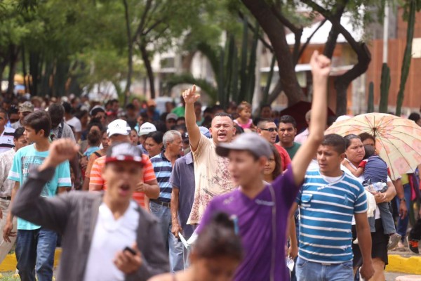 Patronatos protestan en SPS y piden títulos de propiedad