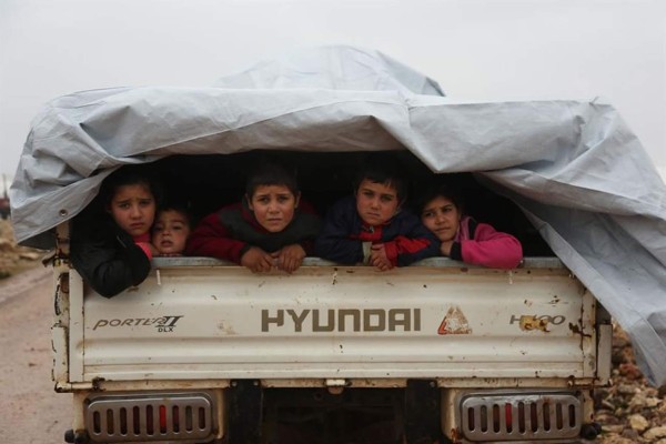 Cientos de miles de desplazados mientras se intensifican ataques en Siria