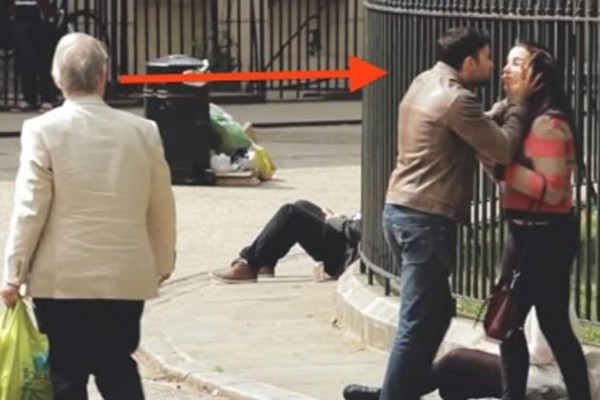Video: Pareja de novios se pelea en plena calle