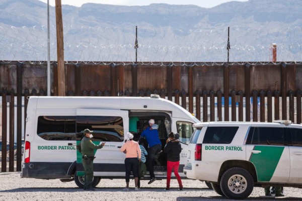 EEUU extiende expulsión de indocumentados en la frontera por la pandemia