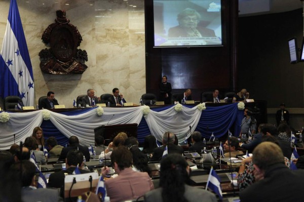 Políticos que no cumplan ley serán removidos de sus cargos