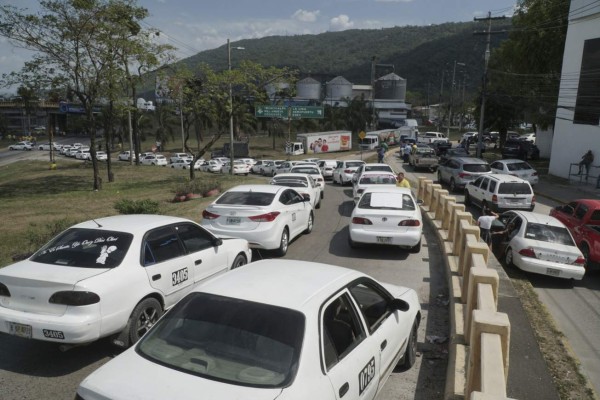 Taxistas no quieren pagar licencia para circular en San Pedro Sula