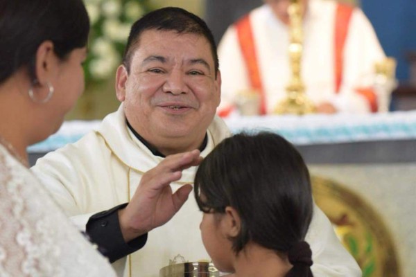 Iglesia salvadoreña suspende a sacerdote señalado de abuso sexual