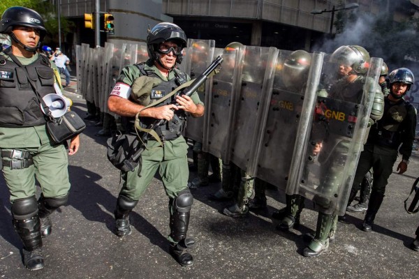 Venezuela: Imputarán a policía por muerte de joven durante protesta