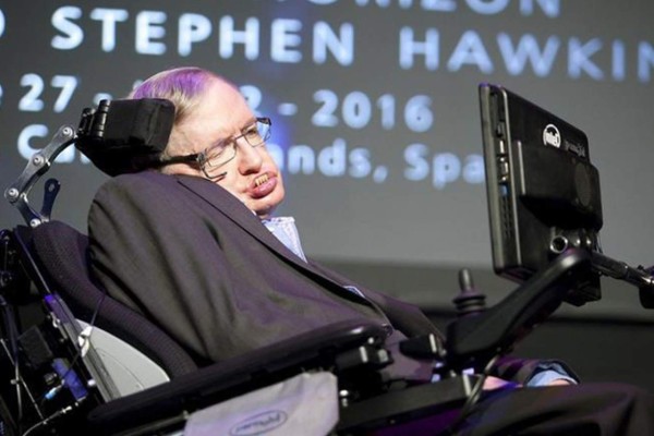 ¿Cómo funcionaba la inconfundible voz de Stephen Hawking?