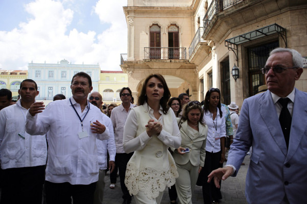 Angélica Rivera acapara la atención en Cuba