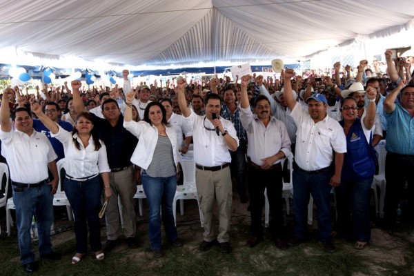 Se suman 1,180 jefas de hogar a programa de Gobierno