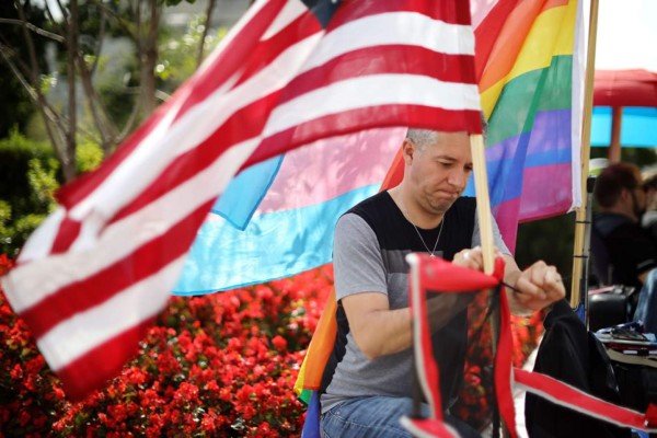 Corte Suprema de EEUU comienza audiencia histórica sobre derechos de gays y transgénero