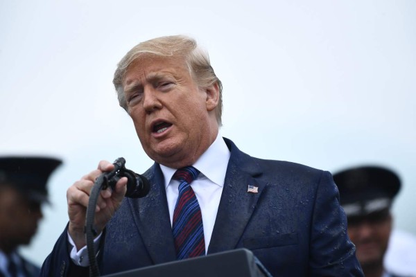 Trump pretende reunirse con el agente que lo denunció