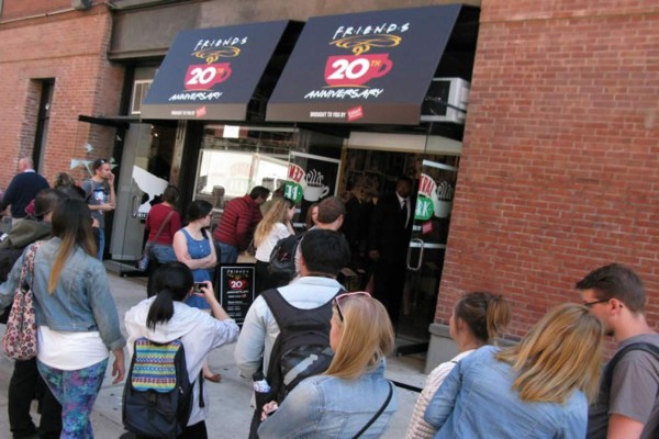 Video: El café de 'Friends' se hace realidad en Nueva York