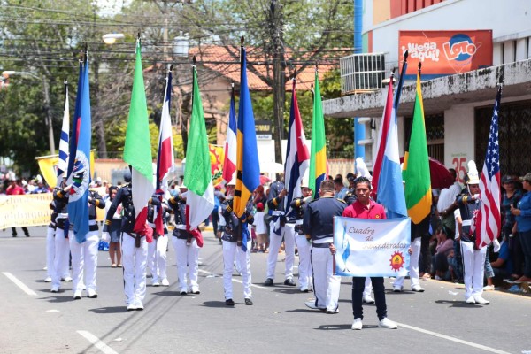 Liceo Morazánico arrasó con los premios en desfiles