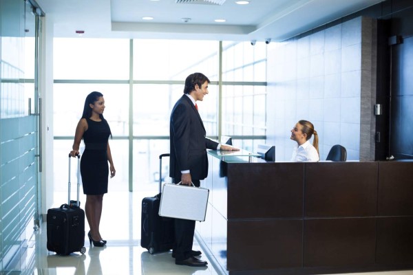 Evite estos 10 errores al hospedarse