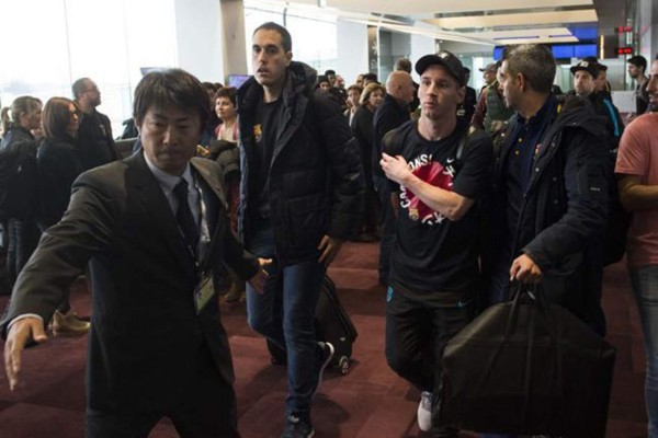 Hinchas de River escupieron e insultaron a Messi en aeropuerto