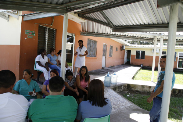 Continúan paradas las atenciones en el IHSS