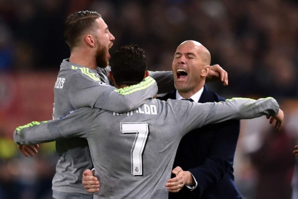 Real Madrid saca medio billete a cuartos con triunfo en Roma