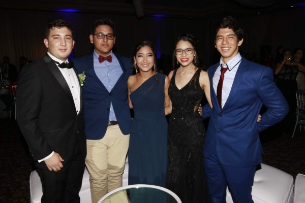 Jonathan Romero, Josué Henríquez, Paola Romero, Daffny Fu y Fernando Navarro