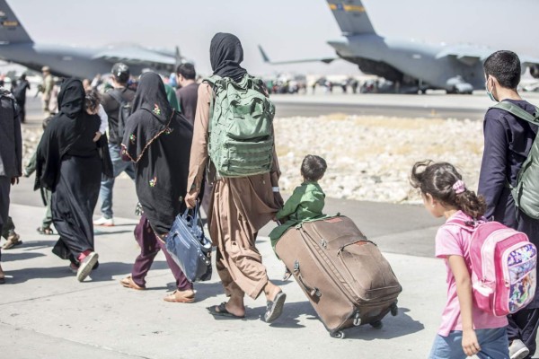 Ecuador acogerá temporalmente a refugiados afganos en su tránsito hacia EEUU