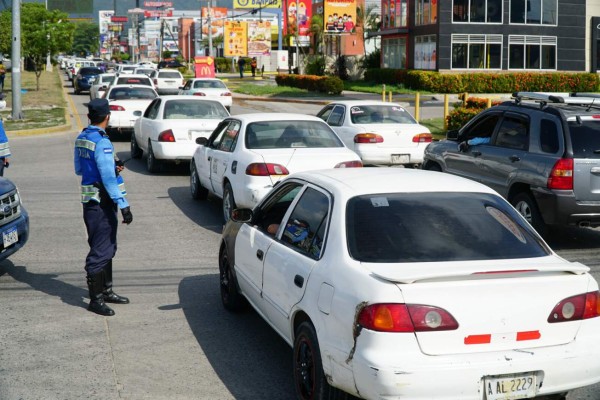 Taxistas rechazan que pago de bono solidario sea de forma electrónica