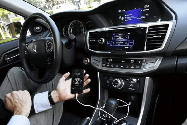 Google y Apple luchan por estar en su automóvil