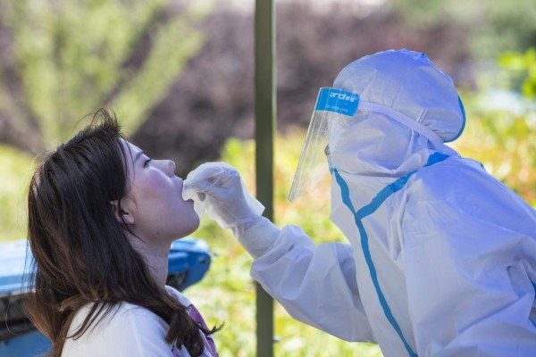 China registra tres nuevos casos de coronavirus y mantiene cifras mínimas